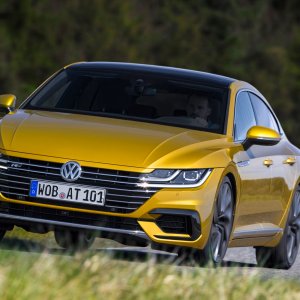 2019-Volkswagen-Arteon-110.jpg